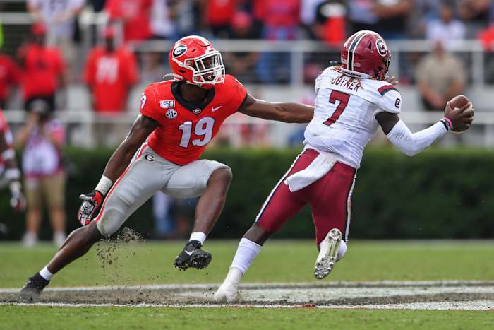 Adam Anderson coming in to tackle South Carolina QB, Dakereon Joyner.